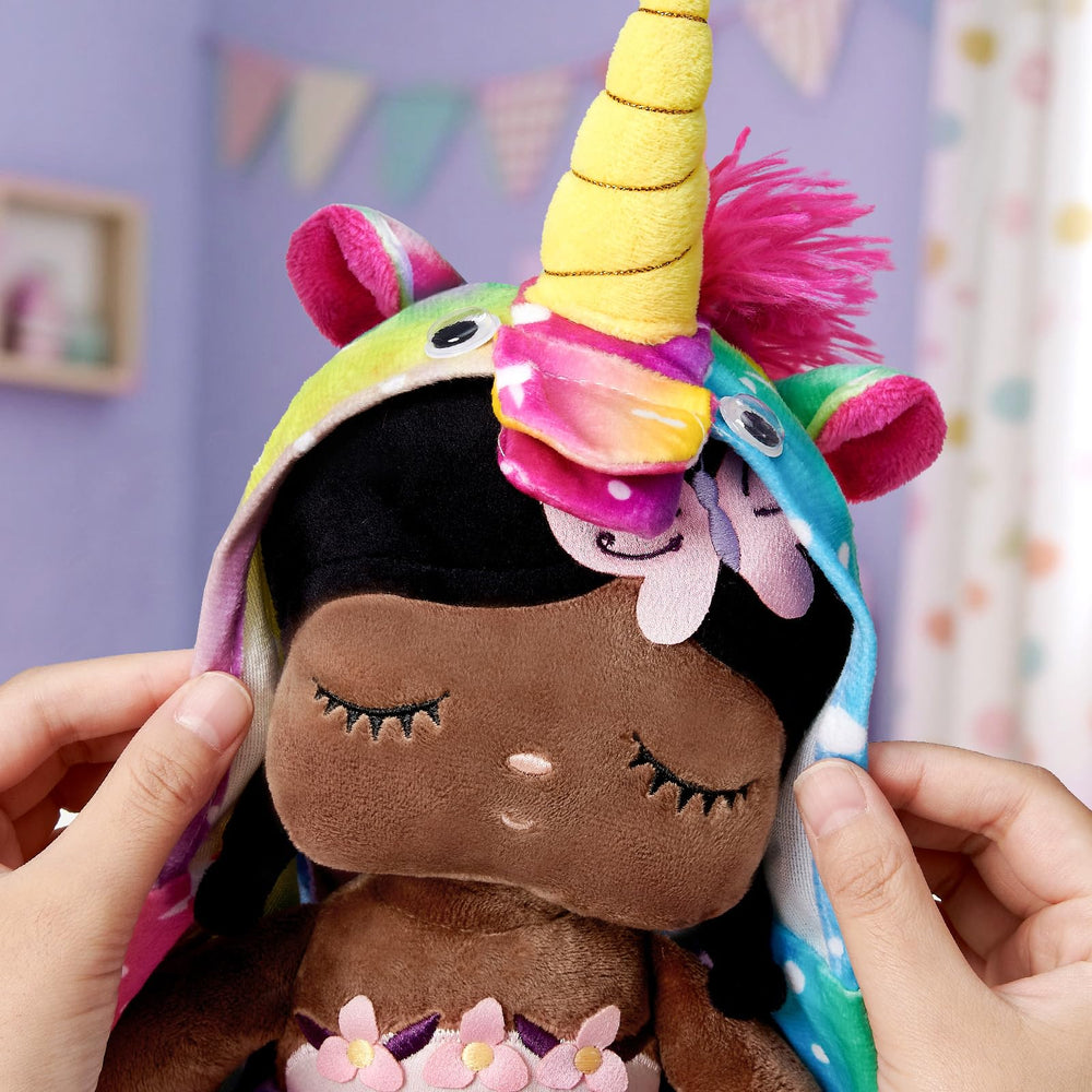 Golray travel-friendly doll is lightweight for car trips and journeys.
