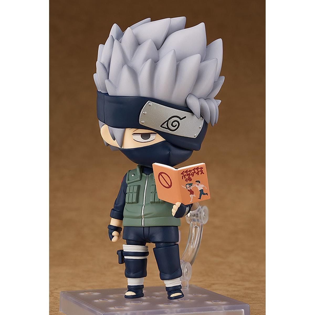 Good Smile Kakashi posing options for dynamic displays