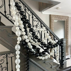 Govpy linking balloons form versatile garlands and shapes for celebrations.