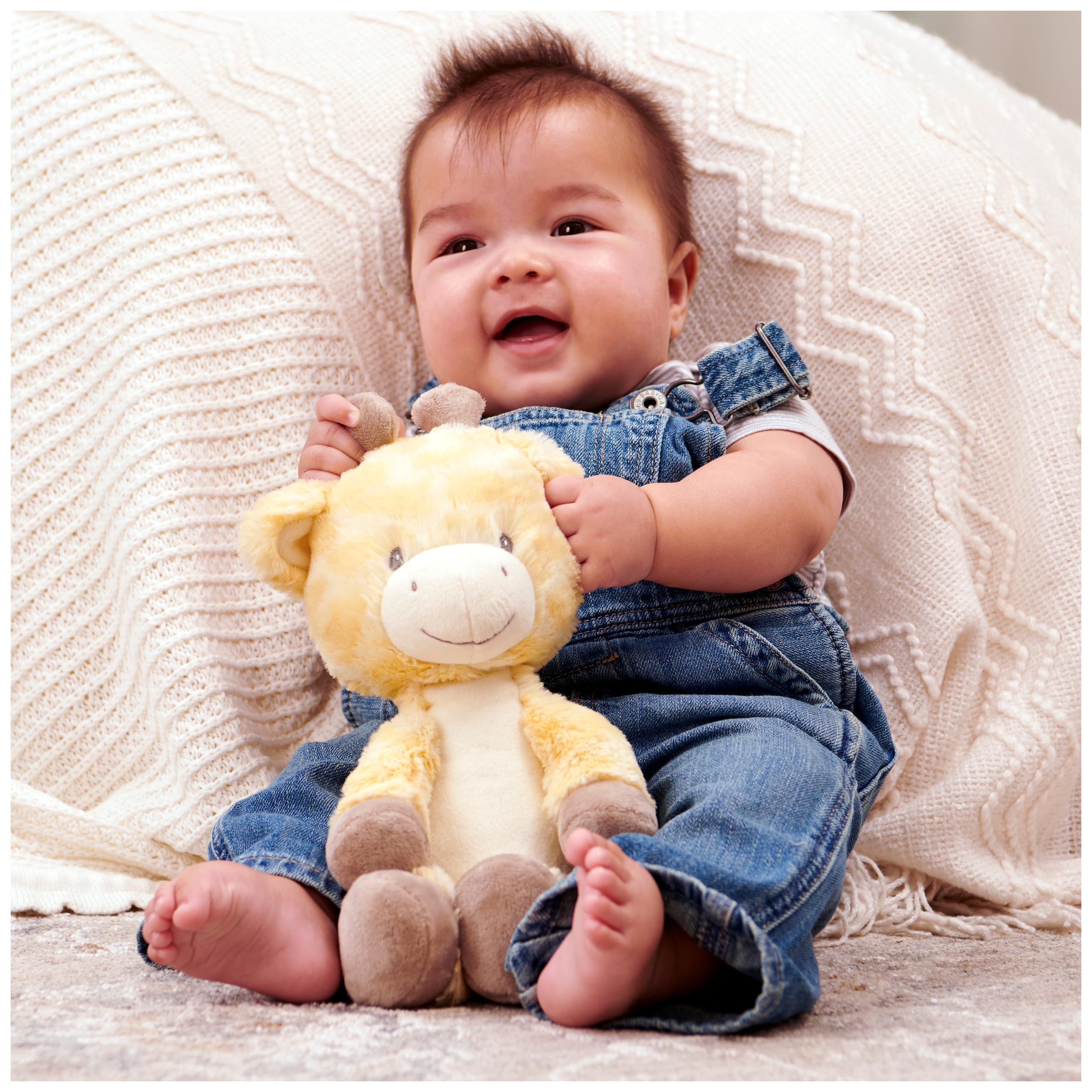 Close-up of GUND Lil’ Luvs Bodi Giraffe embroidered face for baby-safe details