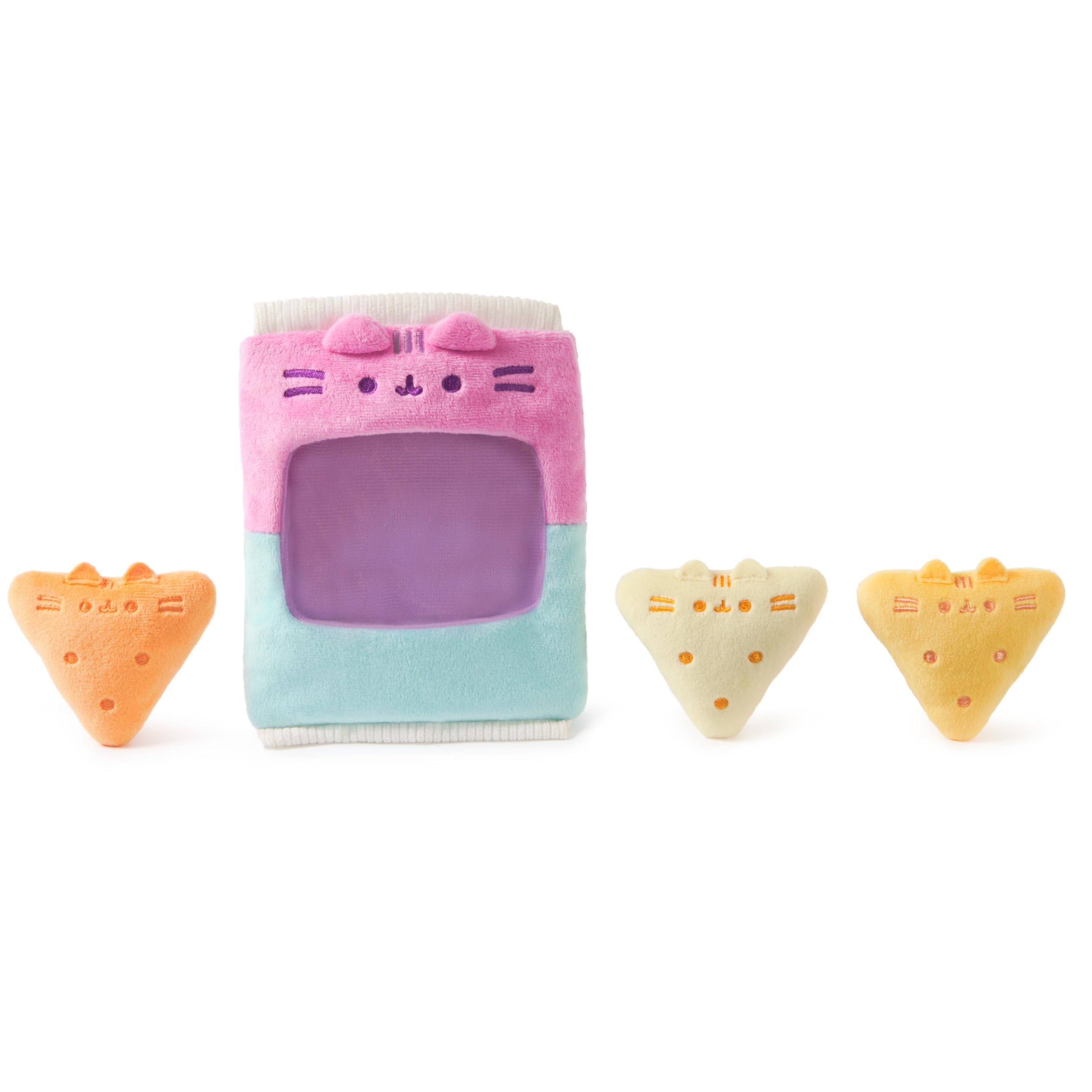 Removable mini chips showcase Pusheen’s cute snacks for tactile play and display.