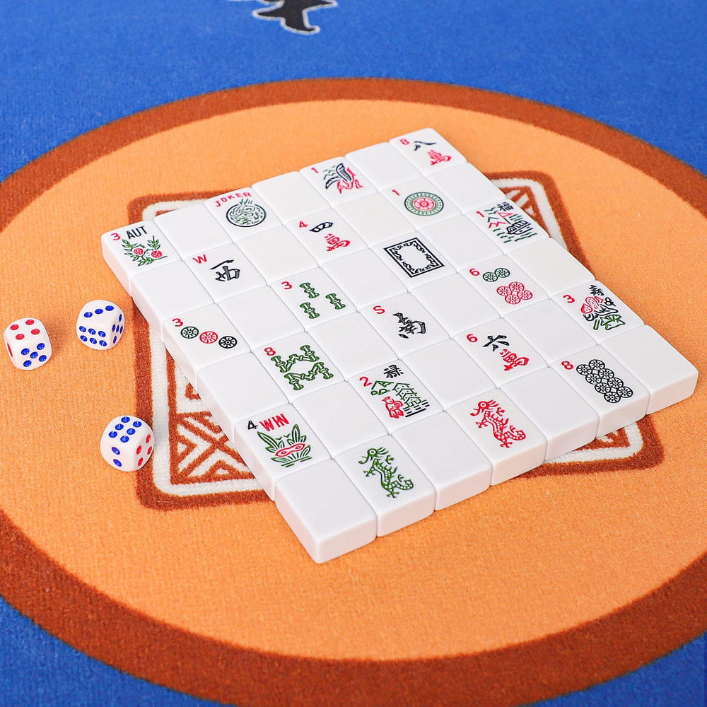 GUSTARIA 100 money chips add authentic scoring flair to gameplay.