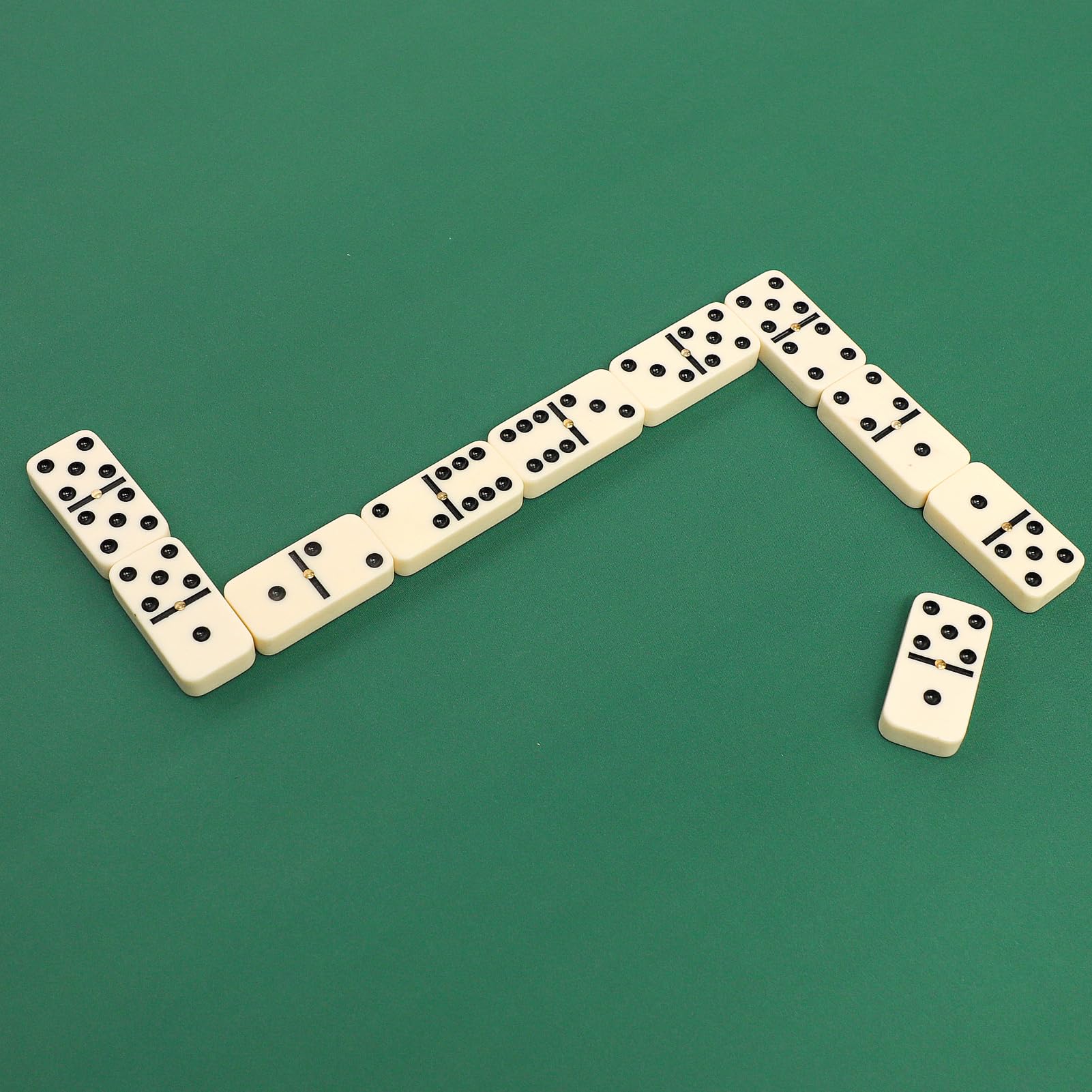 GUSTARIA included 3 dice enhances gaming sessions with tactile rolling.