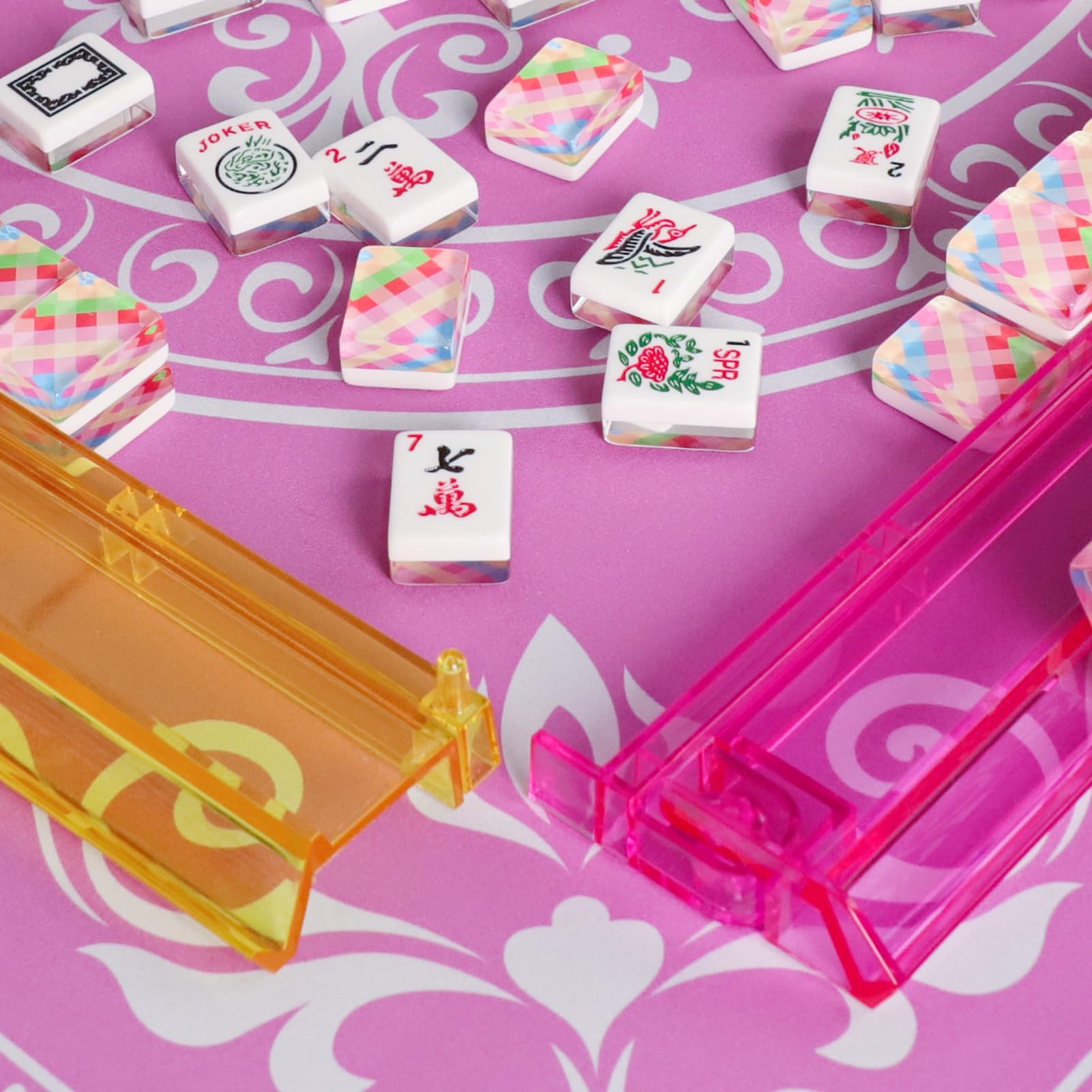 Four-in-one pushers and racks help you manage tiles easily during rounds.
