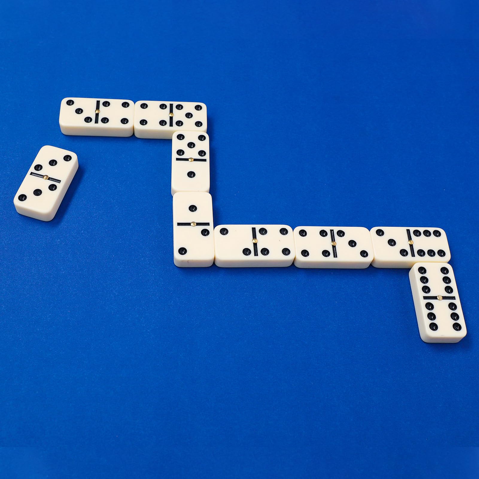 GUSTARIA mat includes three dice for enhanced play.
