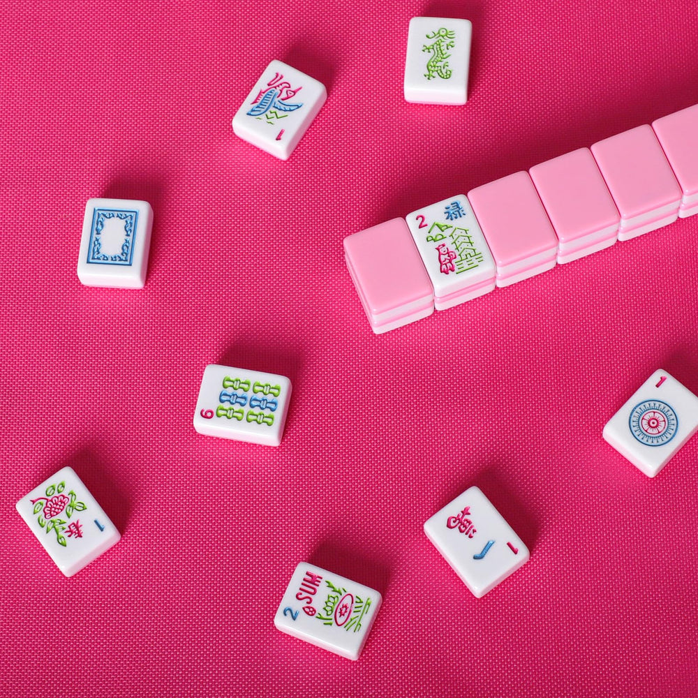 GUSTARIA tiles-only set packaging focusing on portability and easy storage in pink