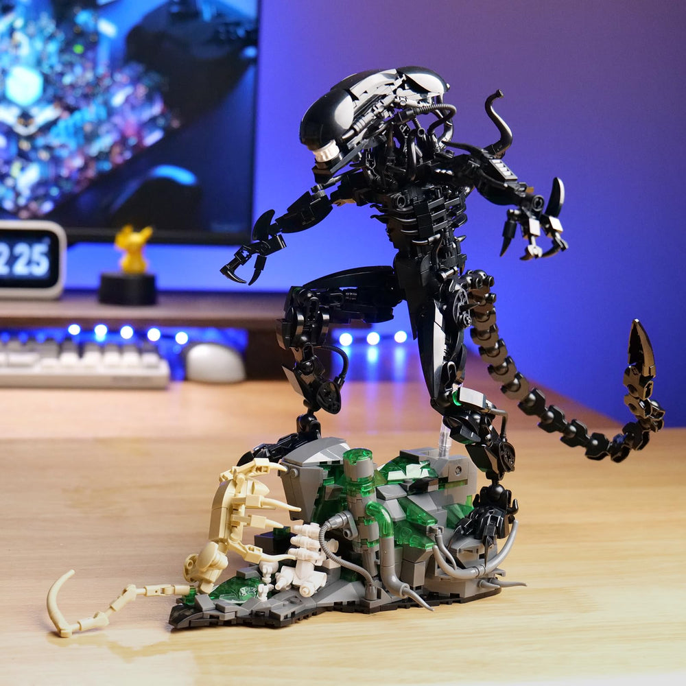 GXJTYYBS Xenomorph makes a striking desk display and collectible gift.