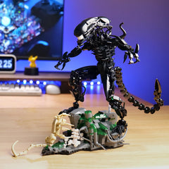 GXJTYYBS Xenomorph makes a striking desk display and collectible gift.