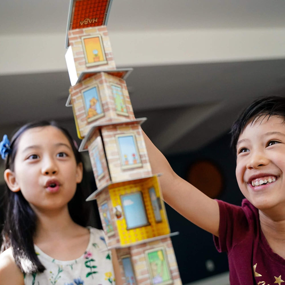 HABA Rhino Hero Compact Box: portable game perfect for picnics and trips.