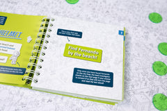 Hachette MicroMacro Kids investigator book speeds up learning and first-case setup.