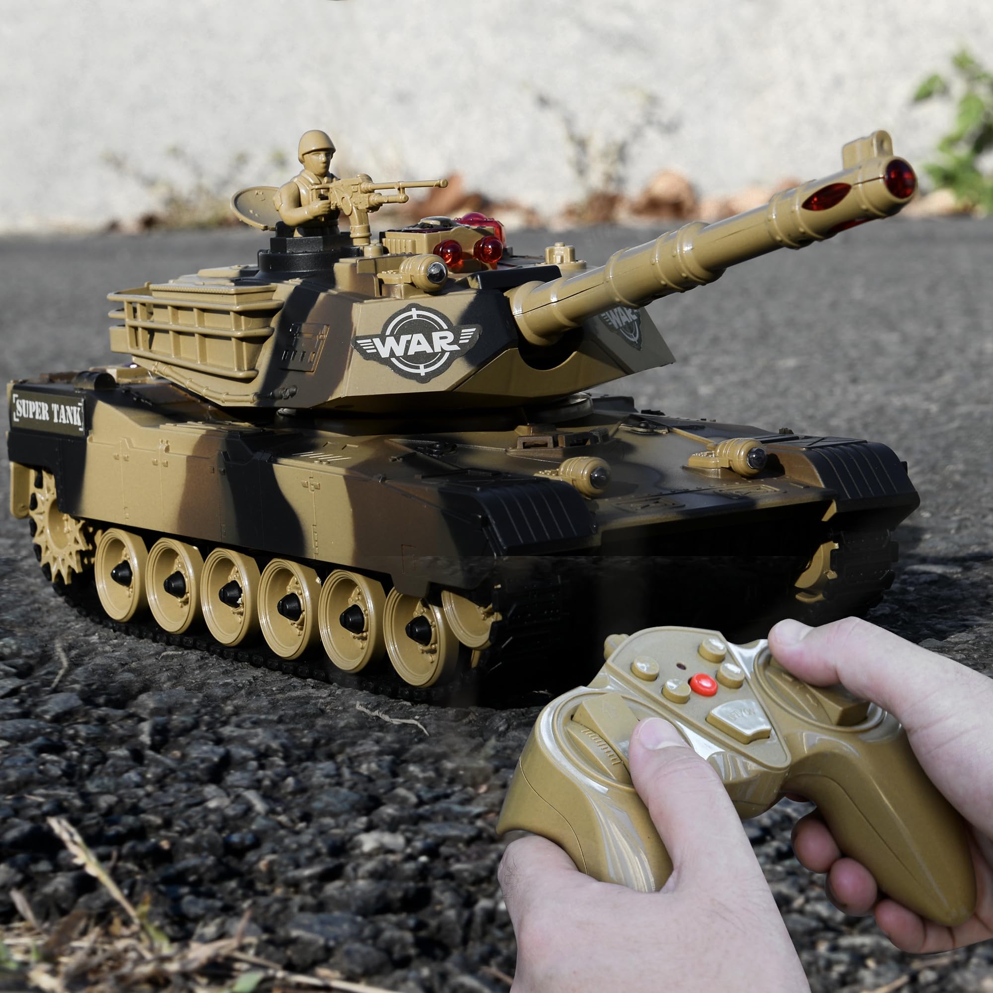 Haktoys RC tank with lights and authentic battle sounds for immersion