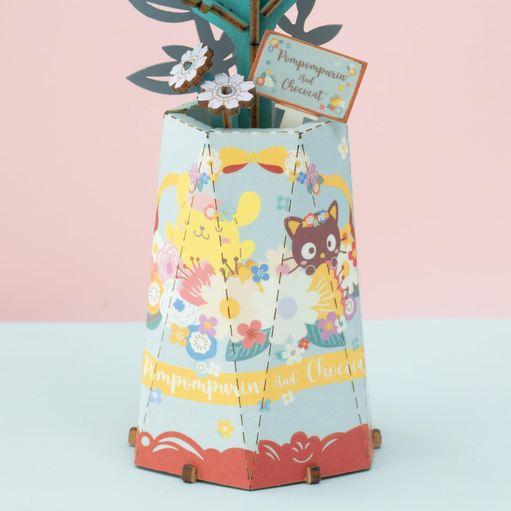 Hands Craft Hello Kitty Chamomile floral decor blooms into a charming centerpiece.