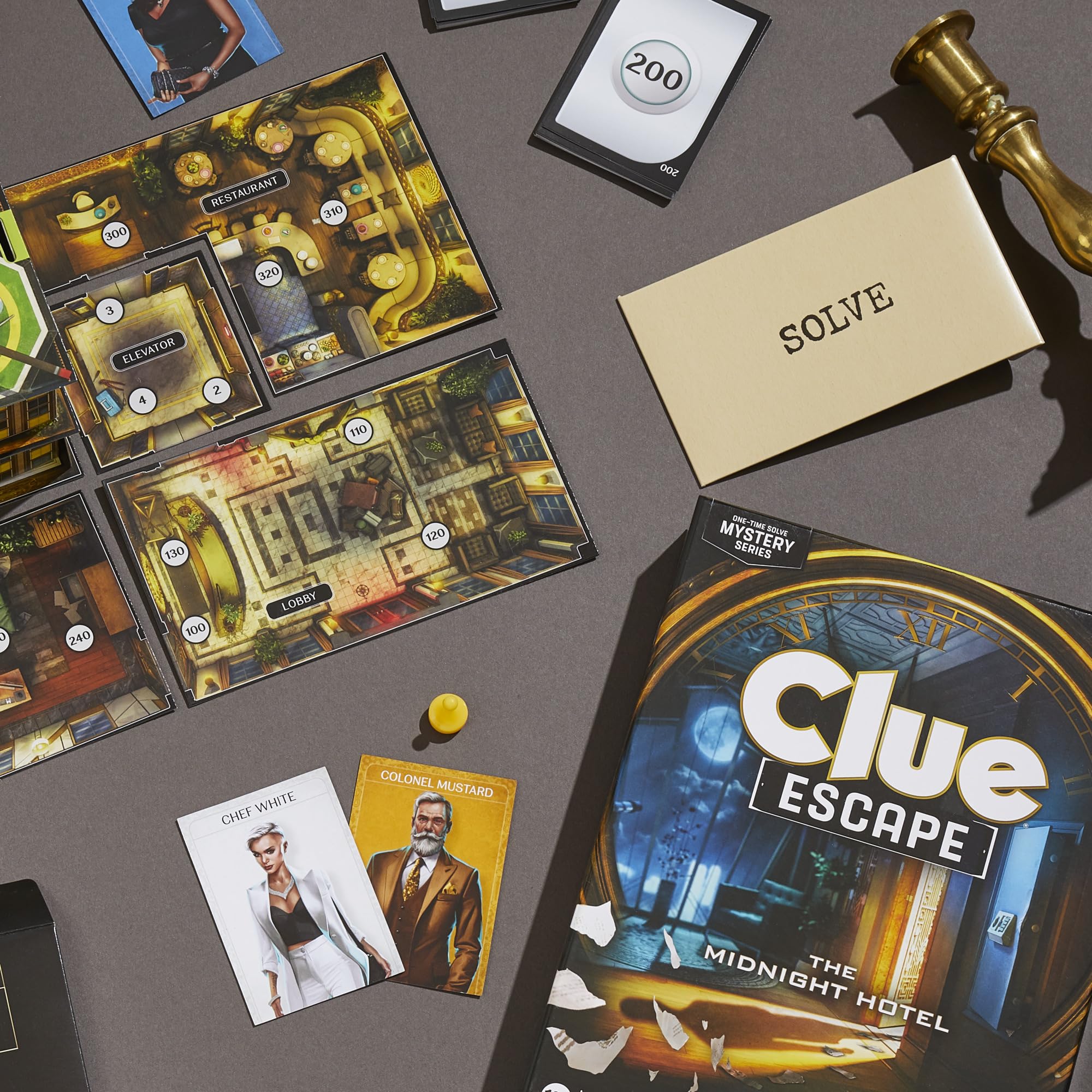 Hasbro Clue Escape Midnight Hotel cooperative play supports 1–6 players