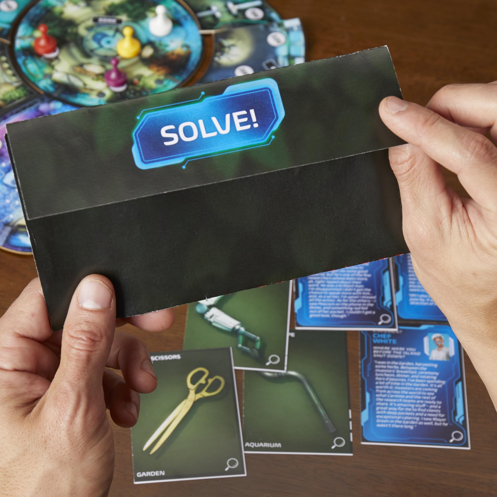Hasbro Gaming Clue Escape World’s Fair clues and evidence guiding the deduction.