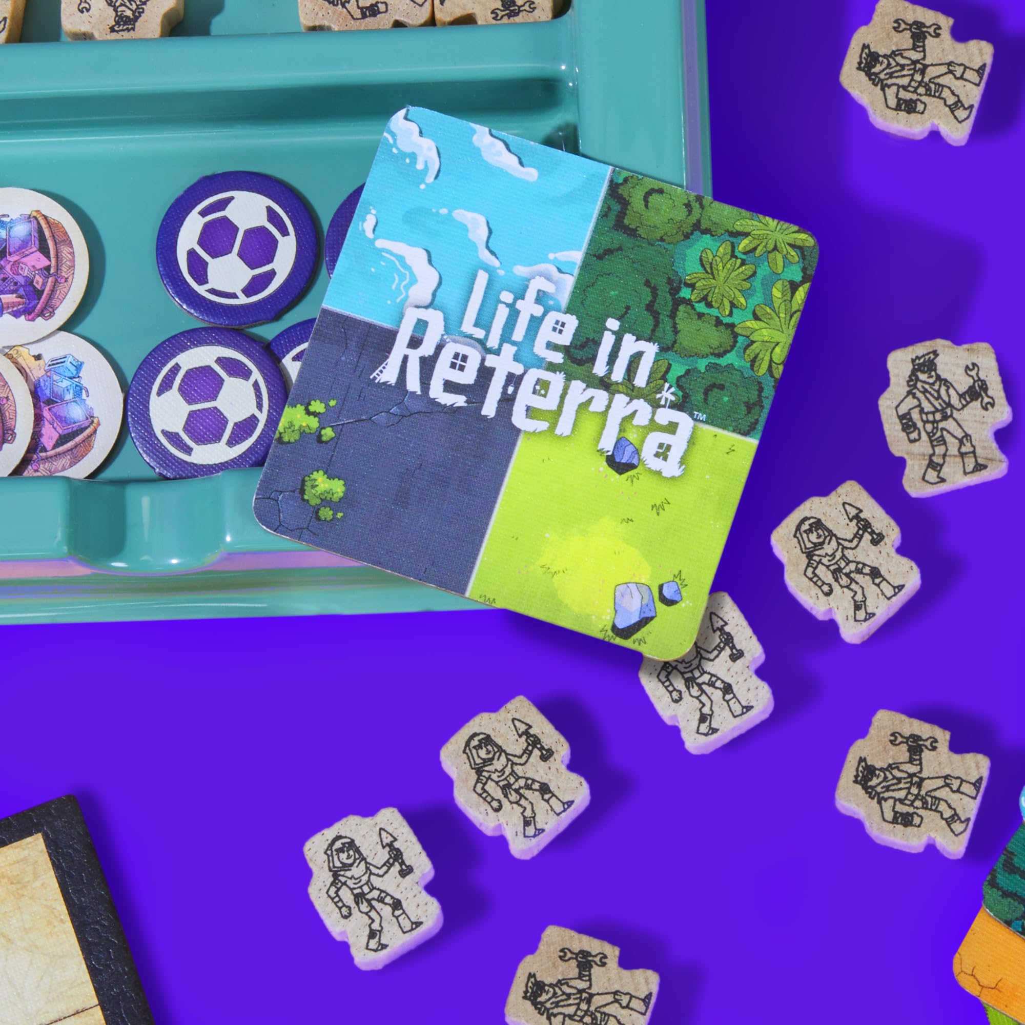 Hasbro Gaming Life in Reterra premium-storage ensures tidy game storage