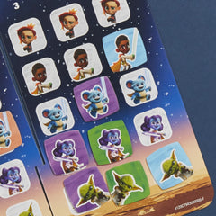 Hasbro Yahtzee Jr. Star Wars RJ-83 wild die adds flexible scoring opportunities.