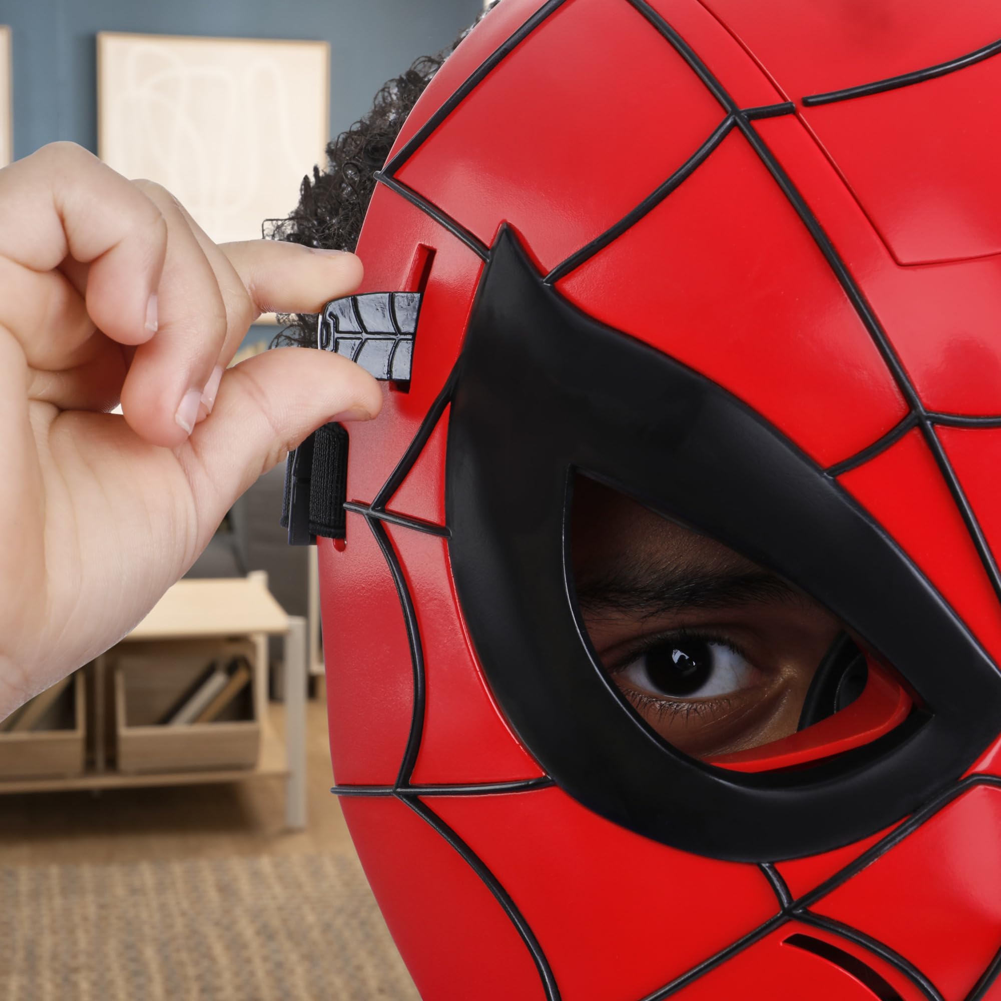 Hasbro Glow FX Mask adjustable strap ensures comfortable fit for kids.