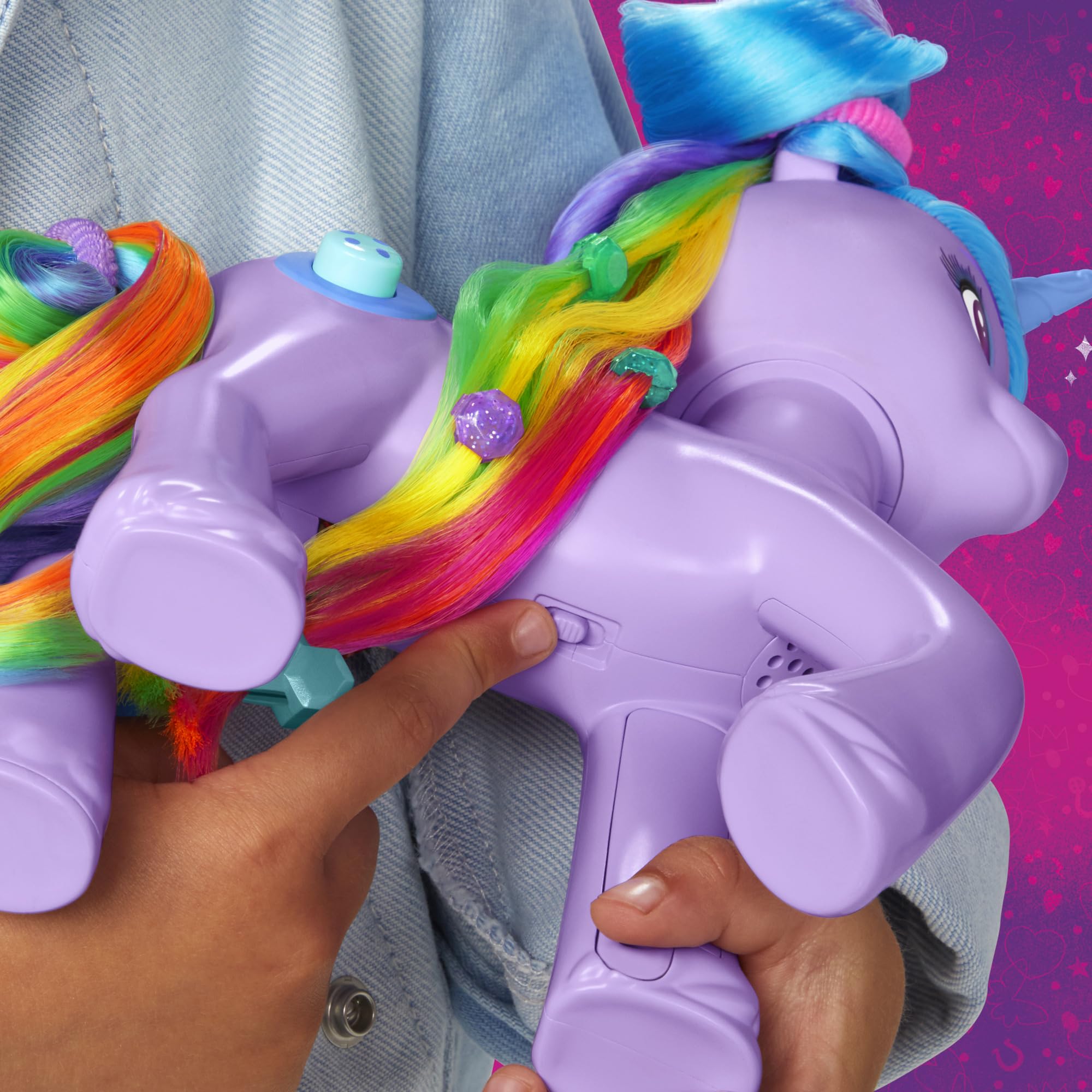 Hasbro Izzy Moonbow battery included powers music and effects
