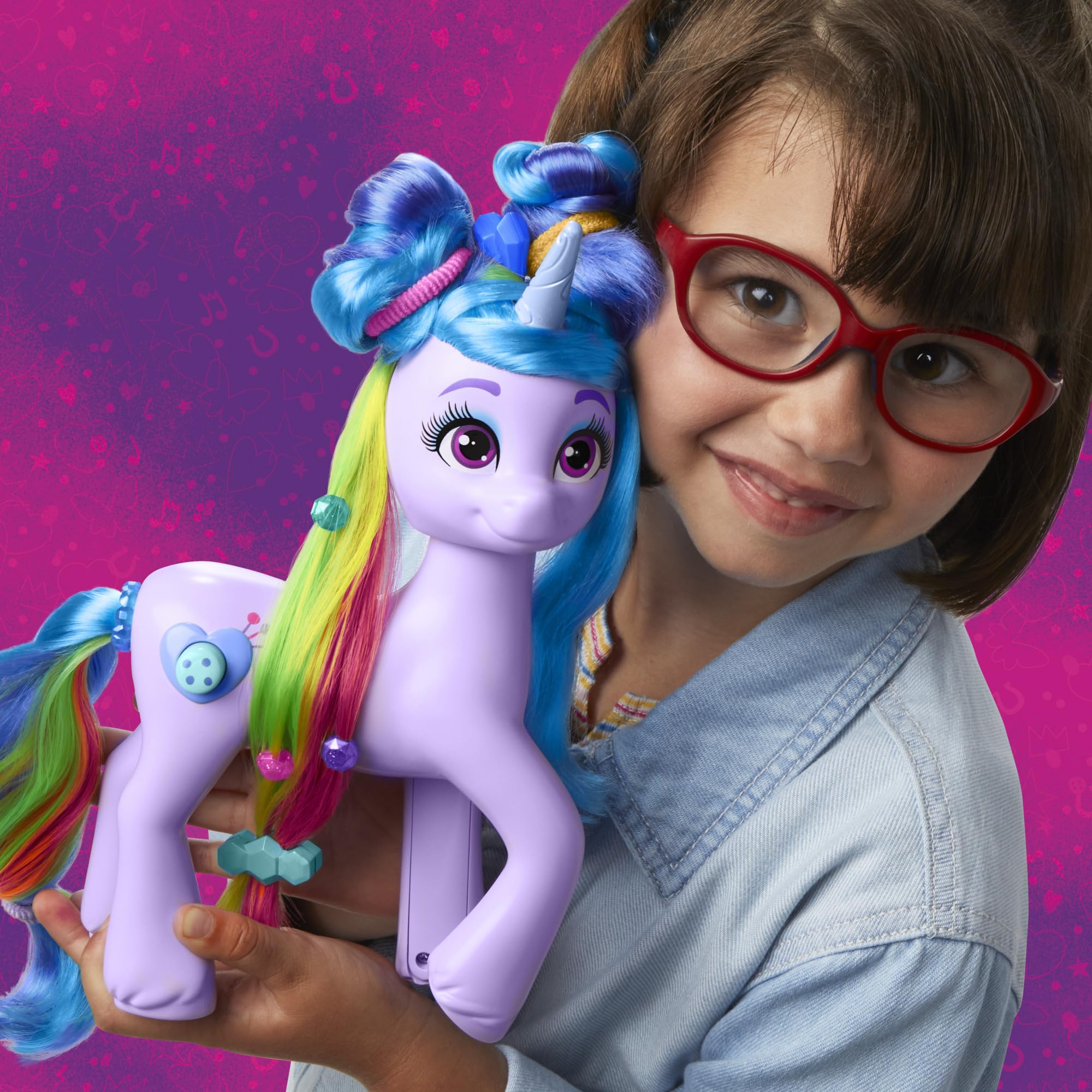 Hasbro Izzy Moonbow speaks English in interactive mode