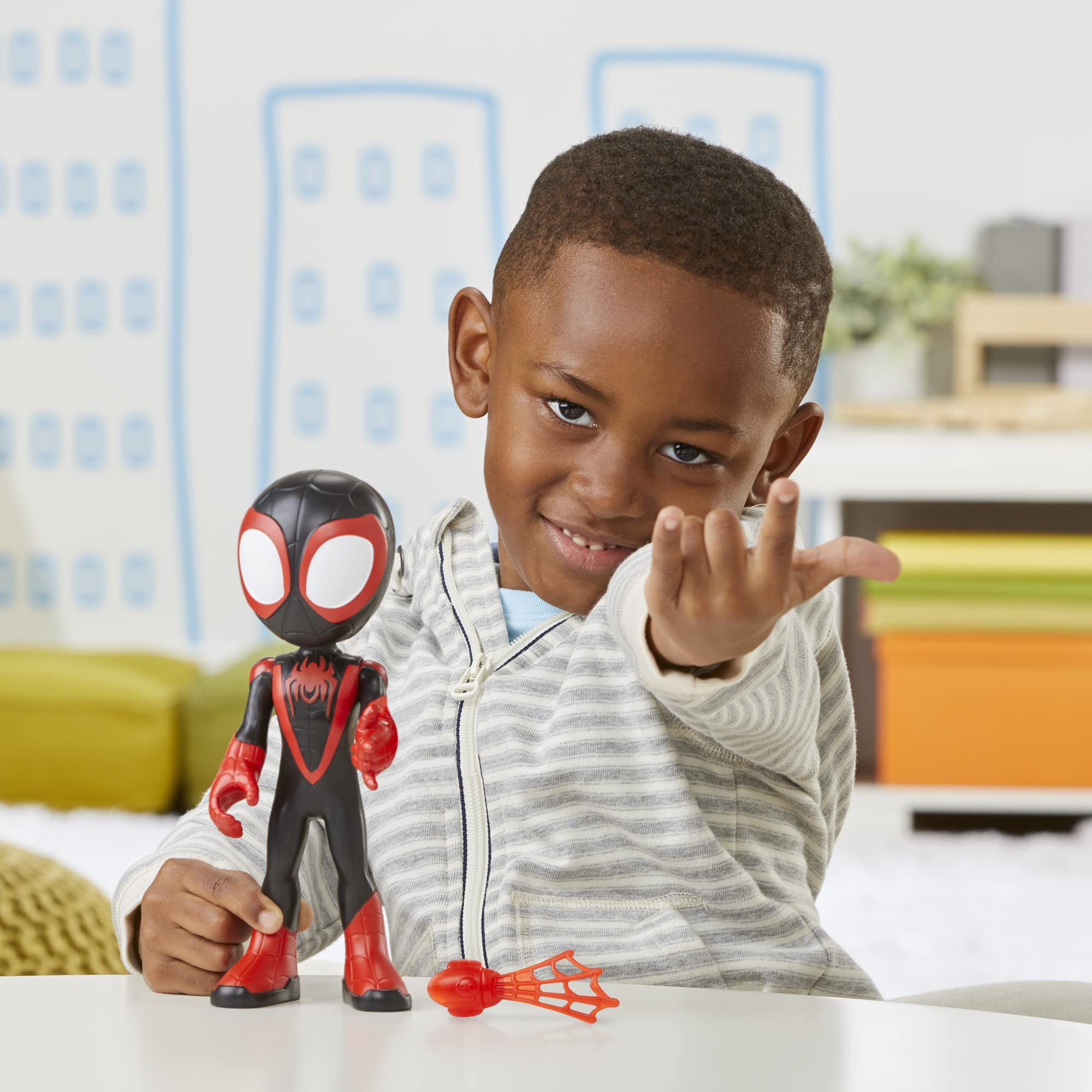 Team Spidey compatible figure to inspire cooperative storytelling.