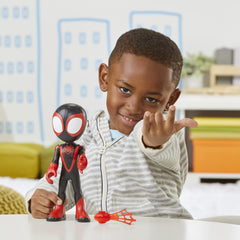 Team Spidey compatible figure to inspire cooperative storytelling.