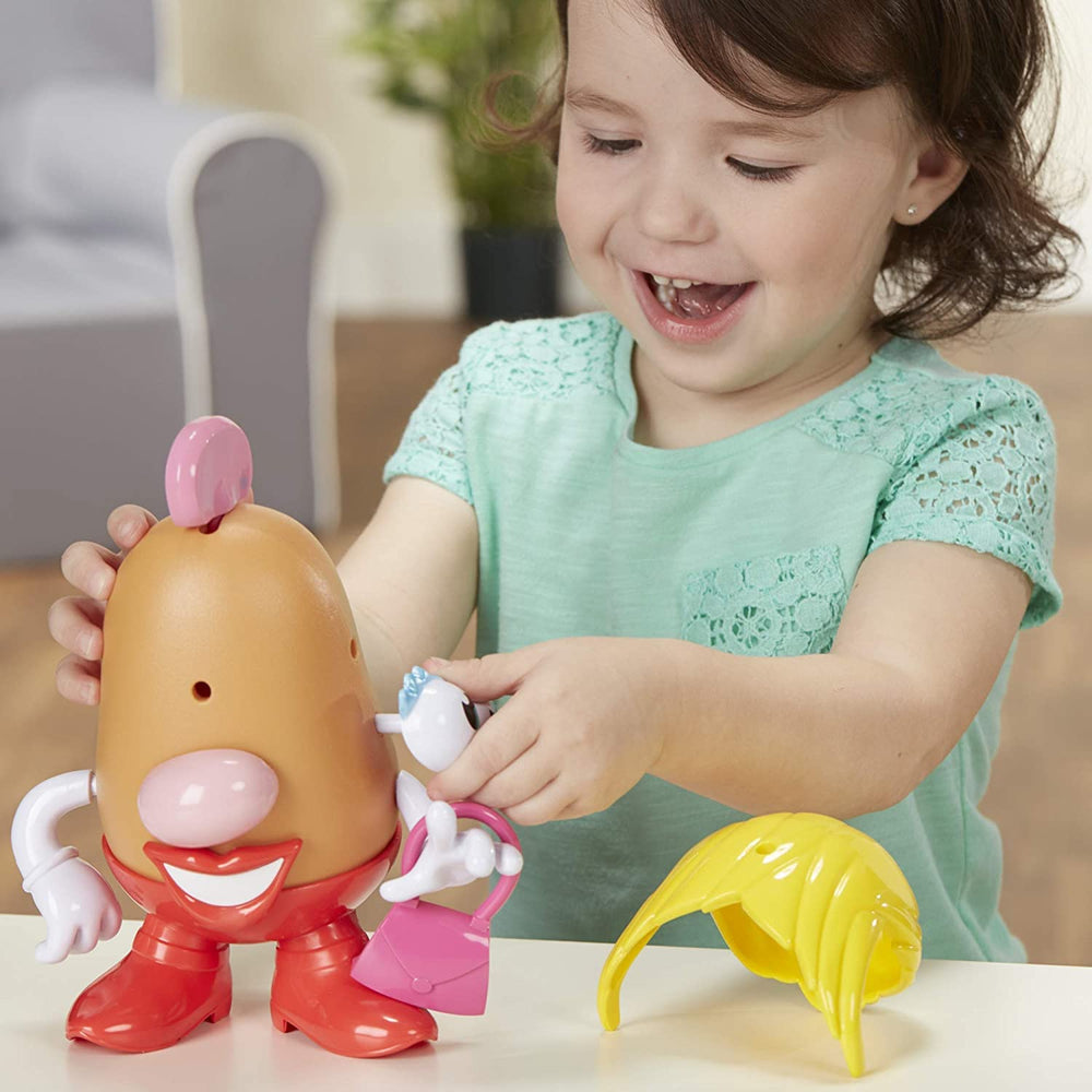 HASBROSERIES Mrs Potato Head right hand supports dynamic role-play.