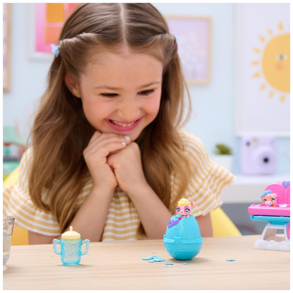 Hatchimals Alive highchair: colorful mealtime tray and seating for hatchlings.
