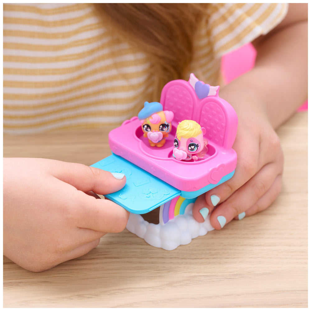 Hatchimals Alive self-hatching eggs: hatchlings emerge step by step.