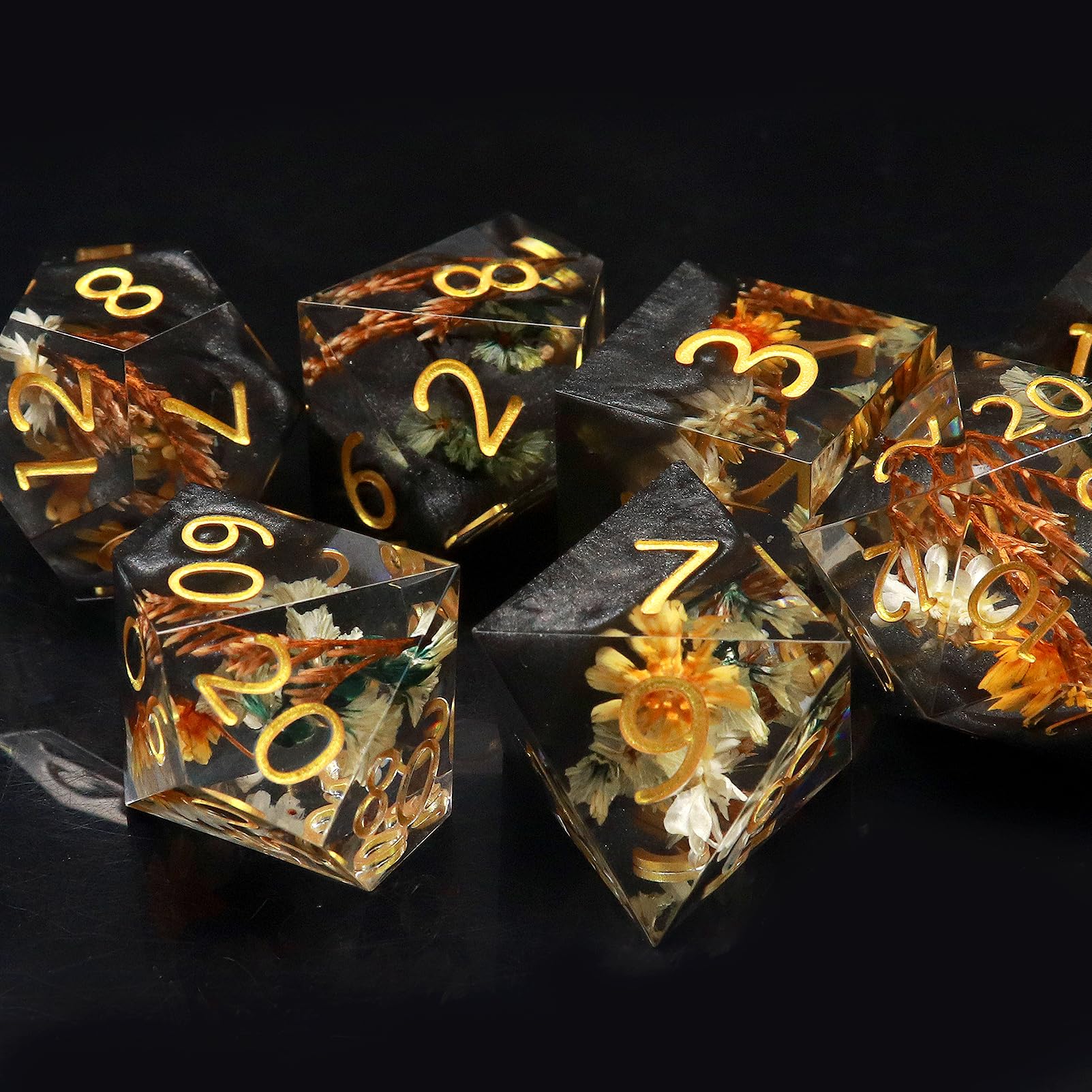 Haxtec sharp-edge resin D8 dice for balanced, consistent rolls.