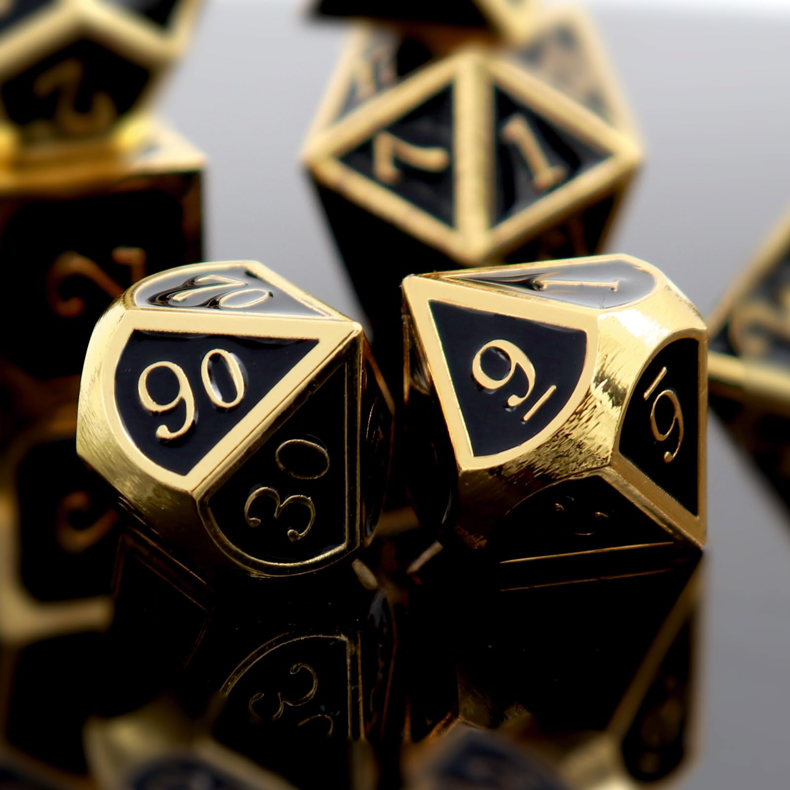 Haxtec DND metal dice set dorado y negro con D10 00-90 para tiradas grandes