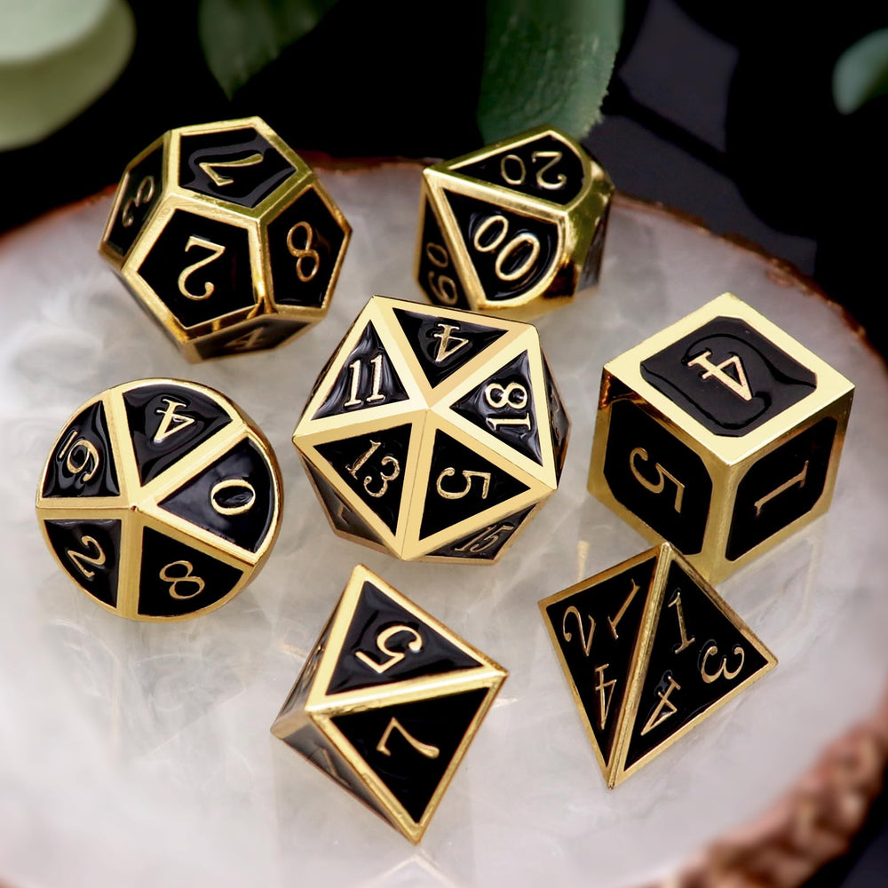 Haxtec DND metal dice set dorado y negro con D8 para acciones decisivas