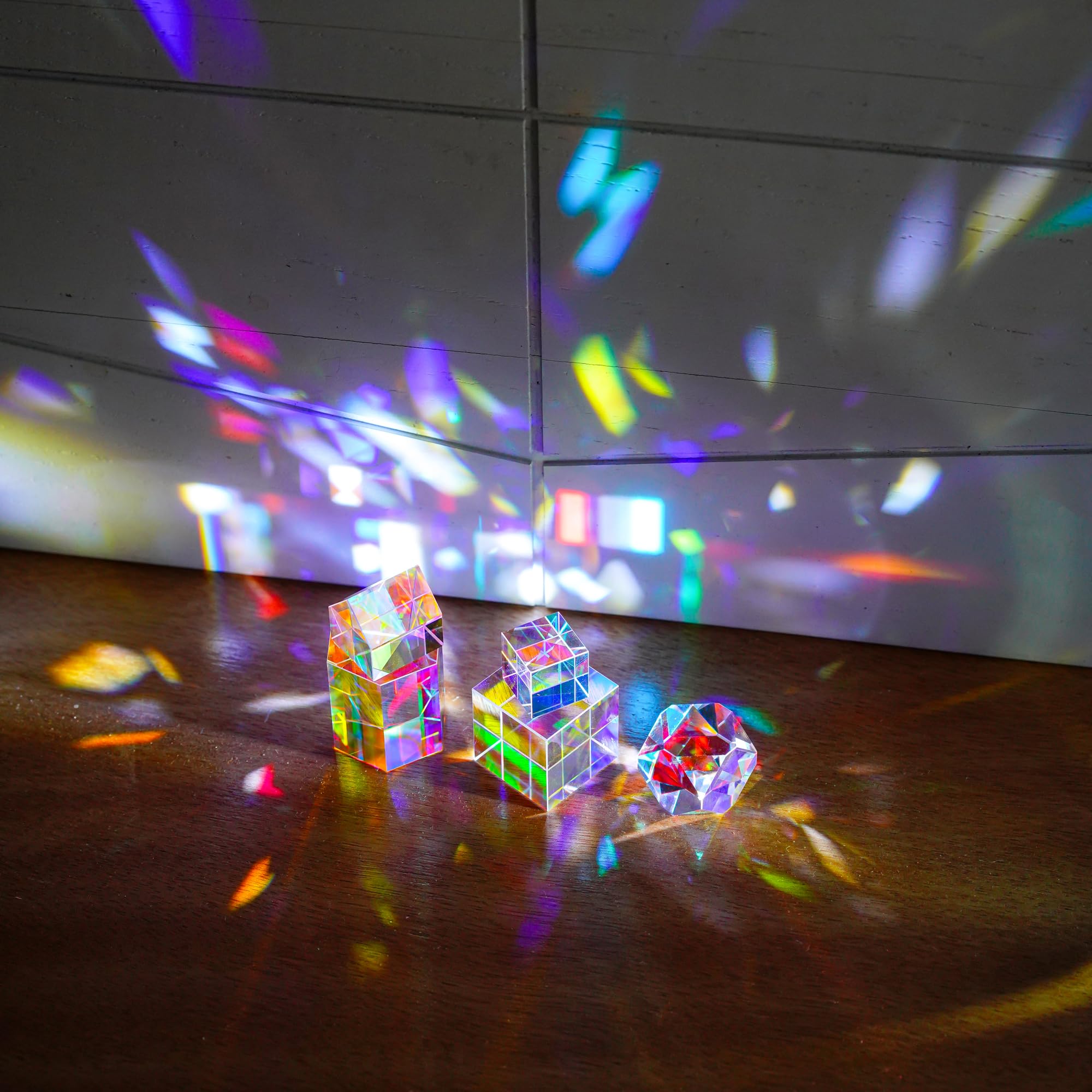HDCRYSTALGIFTS crystal prism reveals light distortions for creative shoots