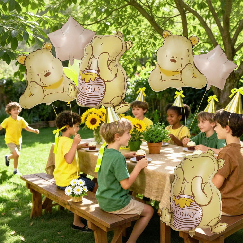 Heboland Pooh birthday decoration idea brings warm nostalgia.
