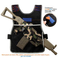 Hely Cancy vest with adjustable straps ensures comfortable long play.