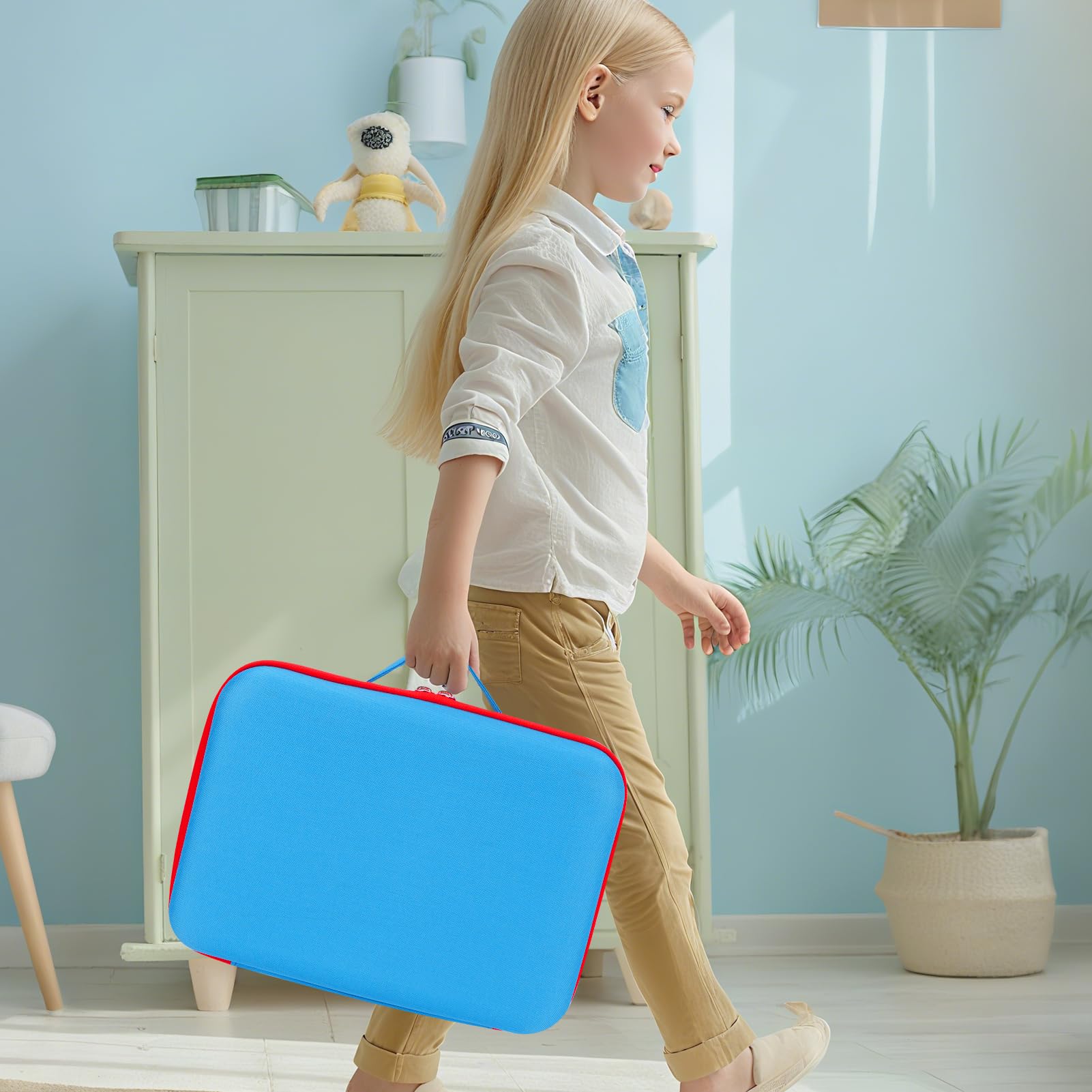 Open-layout HHZ case image highlighting organized storage for accessories.