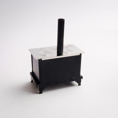 Hiawbon kitchen ware miniature set enhances retro decor and storytelling.