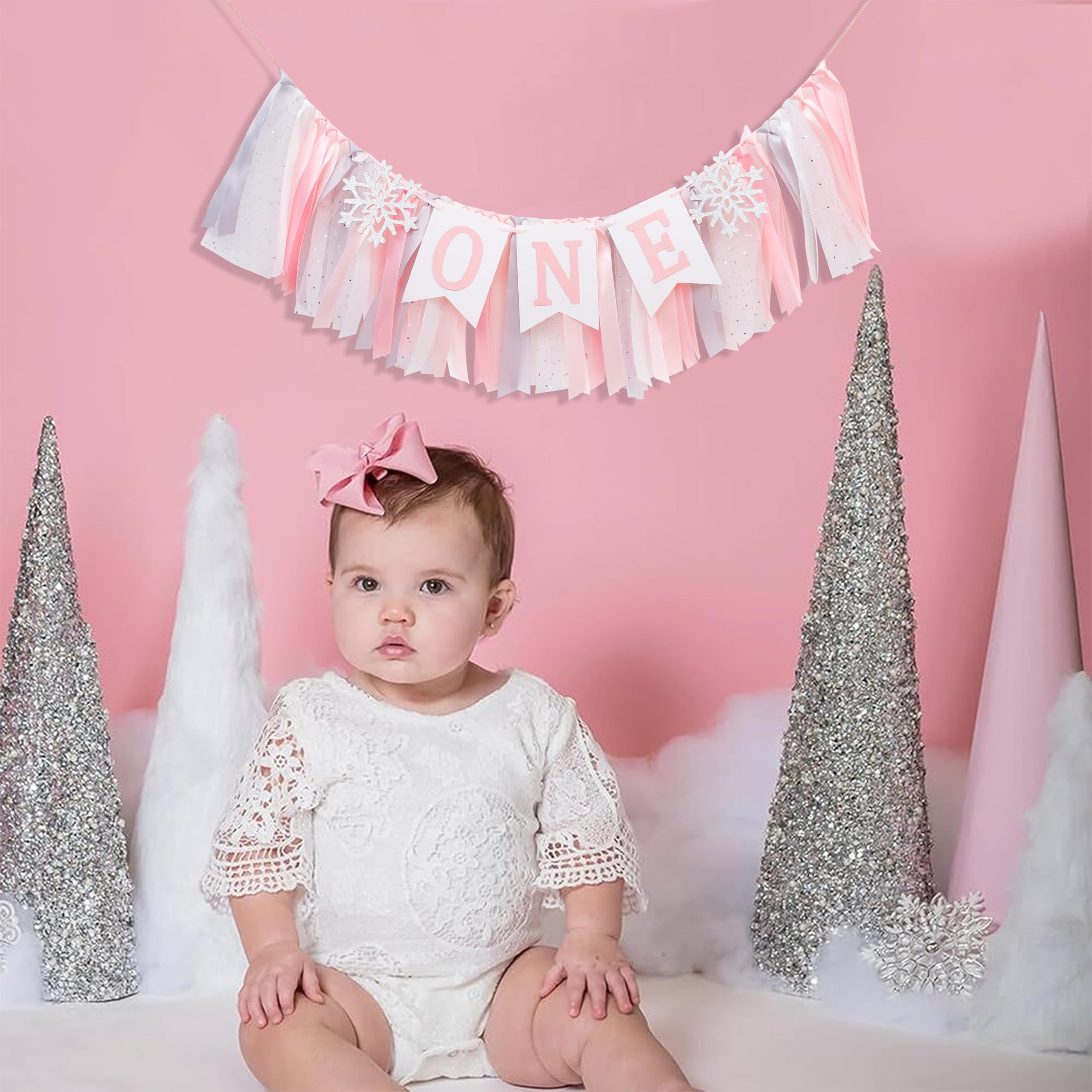 HIKLO winter wonderland backdrop for cake smash sessions, adding festive charm