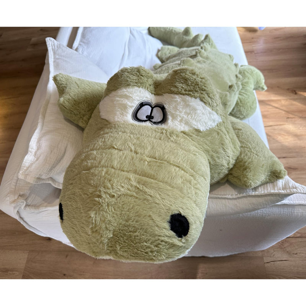Hofun4U alligator plush face in green with friendly expression for kids' decor.