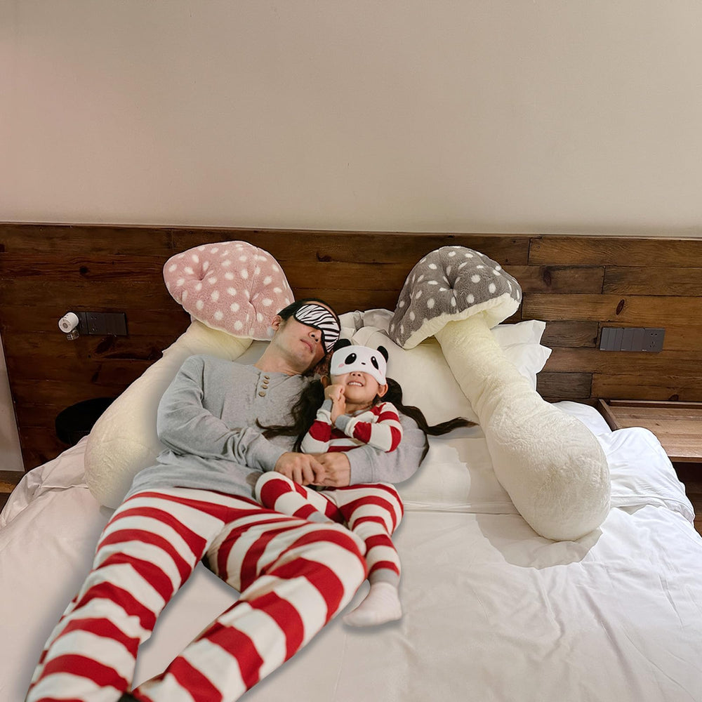 Hofun4U mushroom plush pillow black close-up highlights plush material.