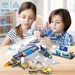 HOGOKIDS detailed cockpit for educational exploration of aircraft layout.