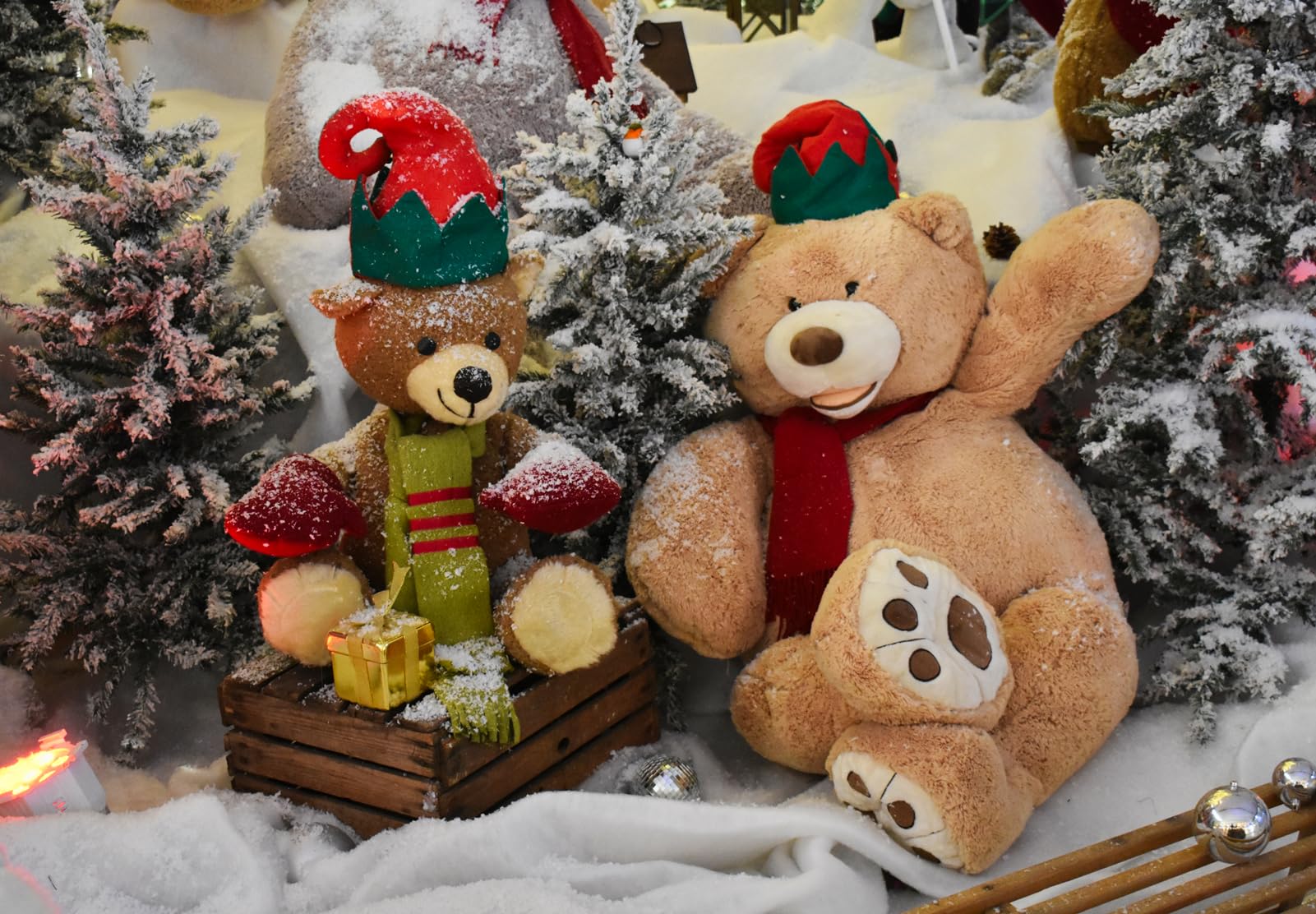 HollyHOME giant teddy bear with red bowtie, ready for gifting moments.