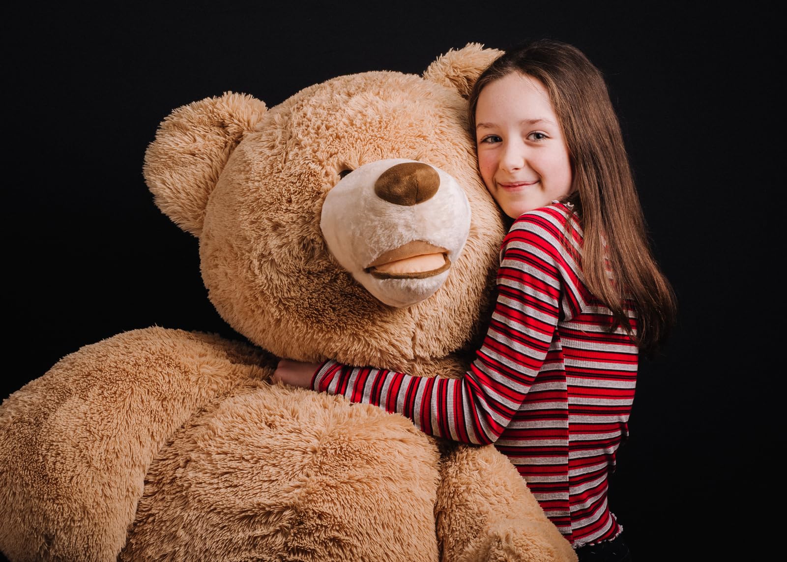 HollyHOME teddy bear with moving mouth adds playful interaction.