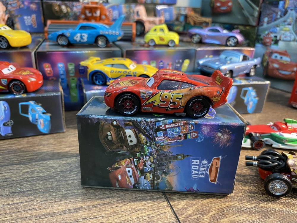 HOMETEAM SP durable die-cast body fits 8x3.5x3 cm size for play-ready cars.