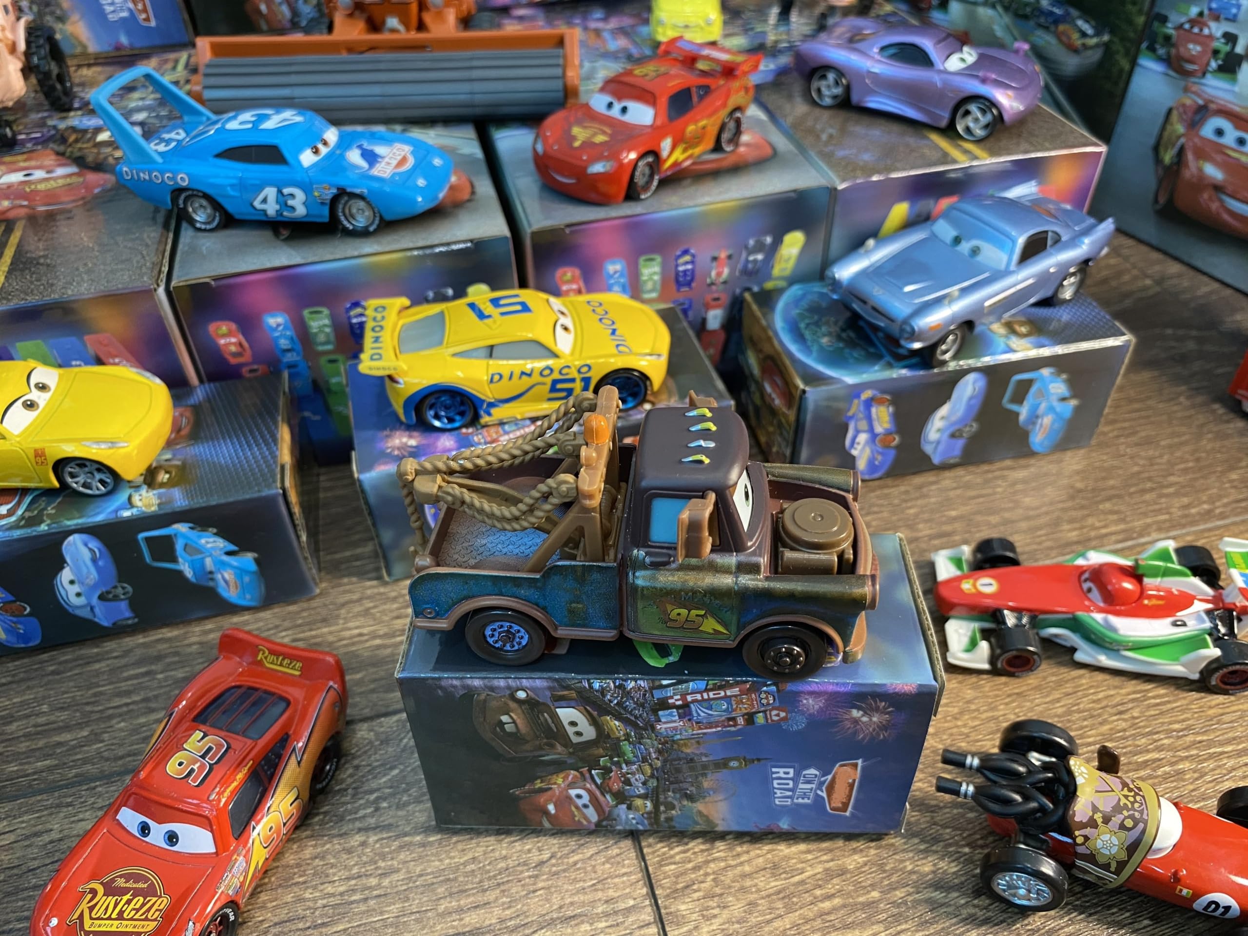 HOMETEAM SP die-casting racer color box packaging displayed as gift-ready.