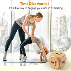 Homotte time dice beside a clock to manage practice duration.