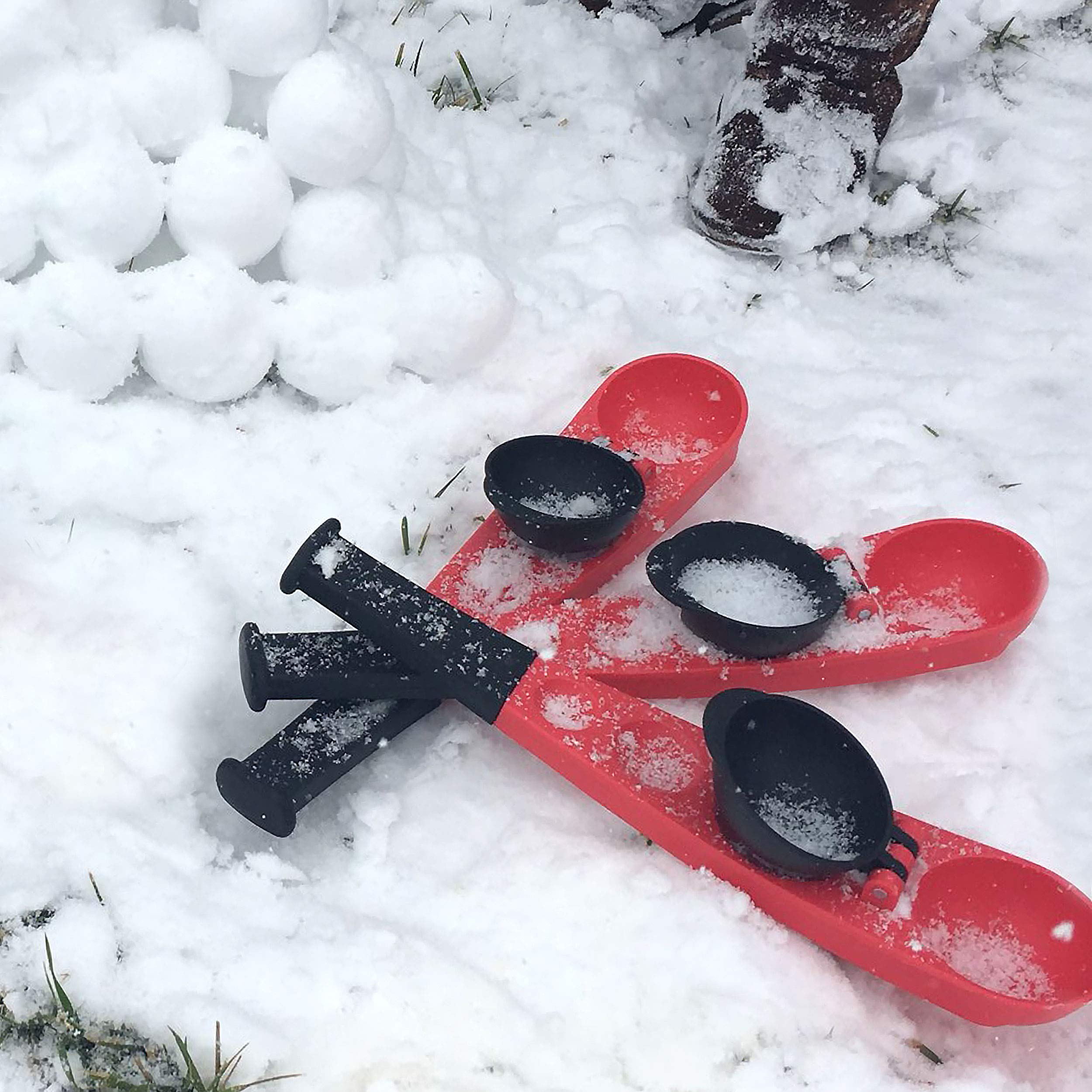 Hoopla Toys gift-ready snowball set perfect for winter celebrations