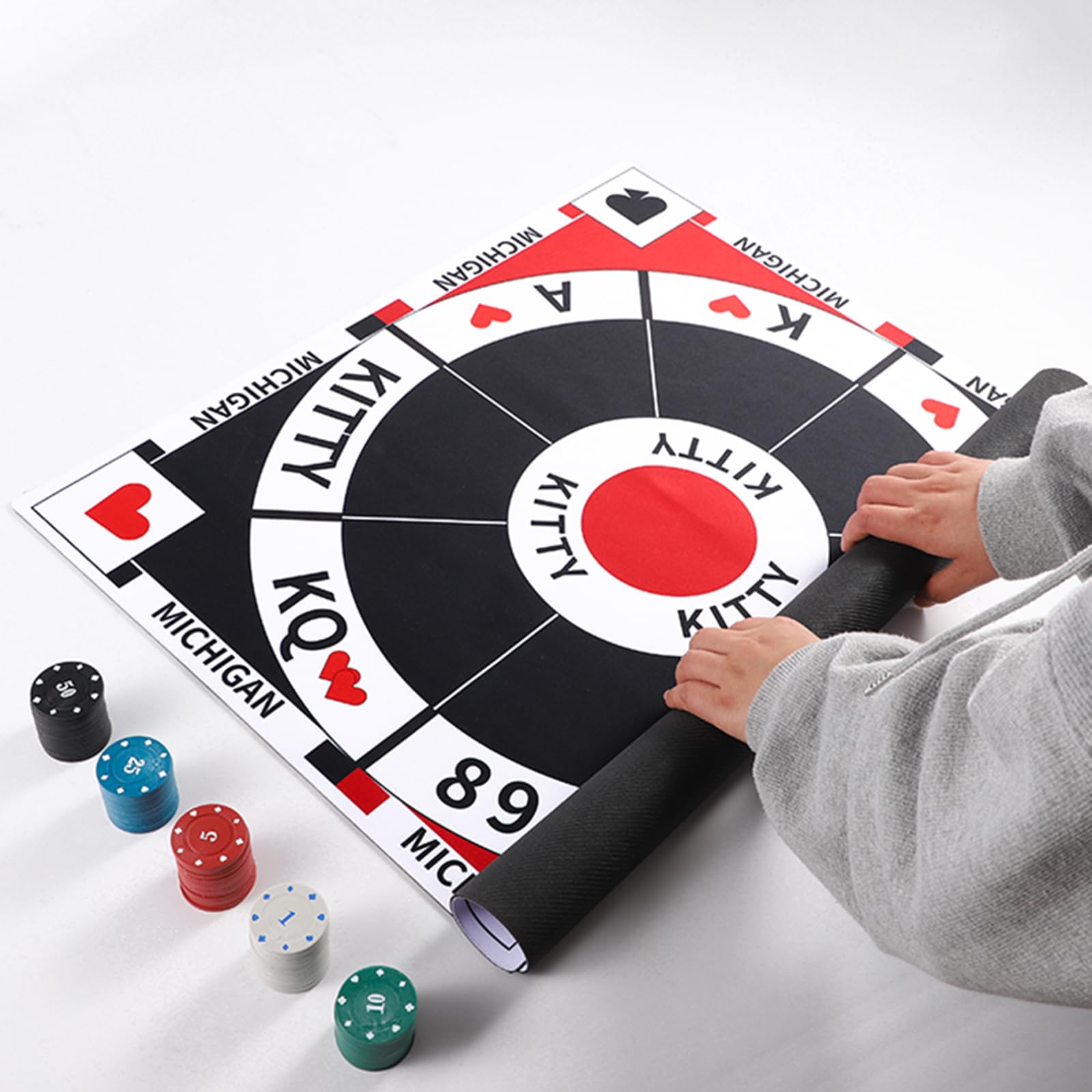 HOROW Tripoley supports a cozy family game night with many players