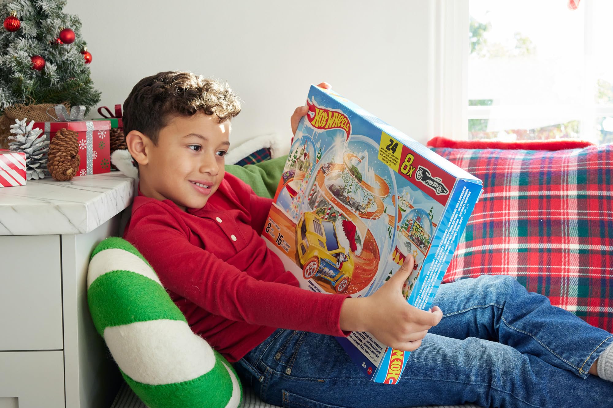 Hot Wheels Advent Calendar vehicle 02 for creative storytelling