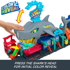 Hot Wheels Ultra Shark Car Wash shark mouth action invites imaginative play and color reveals.