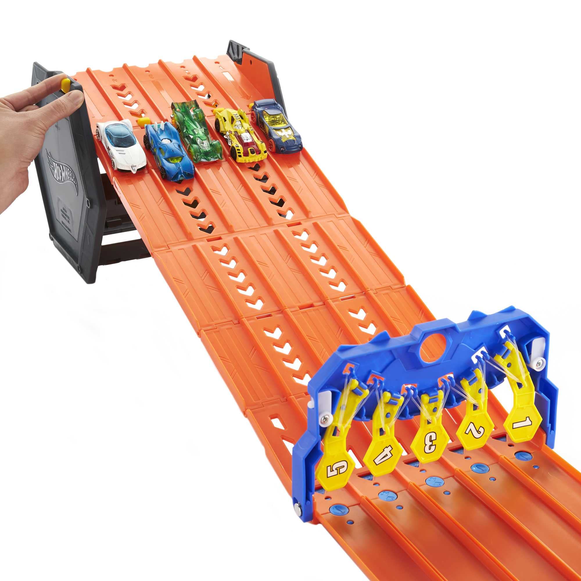 Hot Wheels Roll Out Raceway carrying handle makes transport easy.